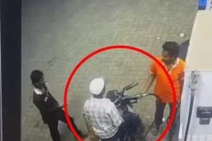 रायपुर में पेट्रोल पंप पर सनसनी: सिगरेट से भड़की आग, नोजल में लगाई लपटें, CCTV में कैद खौफनाक मंजर, 2 गिरफ्तार