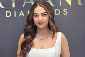 Model-Actress Himanshi Khurana को 10 करोड़ की फिरौती की धमकी, मोहाली पुलिस ने शुरू की जांच