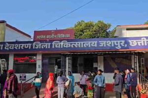 CG News: जशपुर से सामने आया हिट एंड रन मामला, मॉर्निंग वॉक पर निकले तीन लोगों को पिकअप ने मारी जोरदार टक्कर, दो की मौत