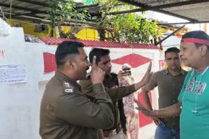 SEX Racket का पर्दाफाश: कवर्धा में मकान के अंदर चल रहा था देह व्यापार, पुलिस रेड में संदिग्ध हालत में मिले कई कपल्स