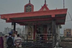 राजधानी में बेखौफ चोर: गोंदवारा के बिंदेश्वर महादेव मंदिर से दानपेटी उड़ा ले गया आरोपी, CCTV में कैद पूरी वारदात