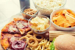 70-80 के दशक का फास्ट फूड कल्चर अब बन रहा जानलेवा, Gen X की 21% महिलाओं को है प्रोसेस्ड फूड की लत