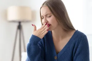 सुबह उठते ही मुंह कड़वा क्यों लगता है, क्या ये किसी बीमारी का संकेत है?
