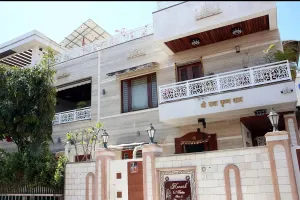 भोपाल में खनन कारोबारी पर आयकर का शिकंजा: दिलीप गुप्ता के ठिकानों पर दूसरे दिन भी छापेमारी, कई अहम दस्तावेज बरामद