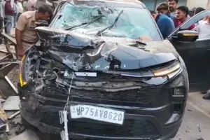Etawah Road Accident: 120 KM/H की रफ्तार बनी मौत, बेकाबू कार ने 3 को रौंदा, एक की मौत, दो गंभीर