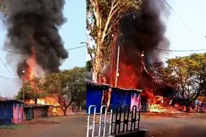 Giroudhpuri Dham Fire: मंदिर परिसर में लगी भीषण आग, 3 सिलेंडर ब्लास्ट से मचा हड़कंप, 16 दुकानें खाक, लाखों का नुकसान
