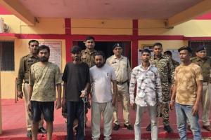 CG News: मुंगेली में नशे के नेटवर्क पर पुलिस का बड़ा प्रहार, ब्राउन शुगर के साथ भाजपा पार्षद सहित 5 आरोपी गिरफ्तार