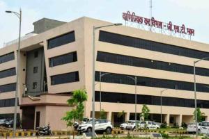 Raipur GST Raid: बोगस बिलिंग पर बड़ी कार्रवाई, लक्ष्मी कमर्शियल और SRS ट्रेडर्स के ठिकानों पर छापा