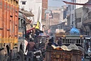 नो-एंट्री बेअसर: बिलासपुर की सड़कों पर मौत बनकर दौड़ रहे भारी वाहन, विभाग की मुस्तैदी पर सवाल