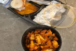 Indore Food Delivery Controversy: Zomato से मंगाया व्रत का खाना, पैकेट खोलते ही निकला चिकन, थाने पहुंचा मामला 