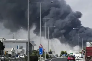 ईरान का बड़ा हमला! खाड़ी देशों पर मिसाइल और ड्रोन से बरसाए गोले