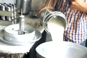 दूध बेचने के लिए अब लाइसेंस अनिवार्य: मिलावट पर लगाम के लिए FSSAI की सख्ती, बिना रजिस्ट्रेशन कारोबार पर होगी कार्रवाई