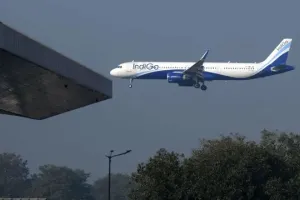 IGI Airport पर बड़ा खतरा टला! इंडिगो फ्लाइट की इमरजेंसी लैंडिंग, 160 यात्री सुरक्षित