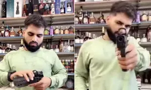 अमेरिका के एक स्टोर में हैंडगन के साथ दिखा भारतीय छात्र, सोशल मीडिया पर मचा हंगामा