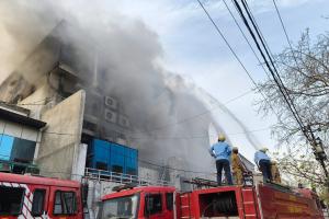 सुबह-सुबह फैक्ट्री में लगी आग से हड़कंप, 300 से ज्यादा कर्मचारी थे अंदर, 37 झुलसे...