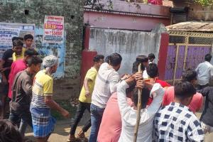 बिहार में दिनदहाड़े डबल मर्डर: सड़क पर सिर काटकर हत्या, गुस्साई भीड़ ने आरोपी को पीट-पीटकर उतारा मौत के घाट, इलाके में तनाव