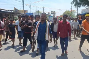 Bihar Breaking: पुलिस हिरासत में युवक की मौत से भड़का गुस्सा, भीड़ ने हाईवे जाम कर पुलिस पर किया हमला