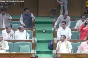 महिला आरक्षण पर सियासी संग्राम: विधानसभा में CM साय का प्रस्ताव, विपक्ष का हंगामा- ‘महिलाओं को गुमराह करने’ का आरोप, देखे लाइव 