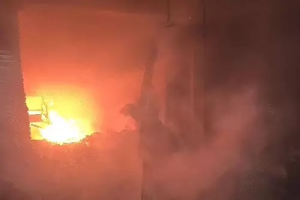 CG Fire Breaking: देर रात धधकी ऑटो पार्ट्स दुकान, 3 घंटे की मशक्कत के बाद बुझी आग, लाखों का नुकसान