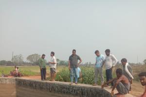 गरियाबंद में नहर से बहकर आया 68 किलो गांजा: पुलिस दबिश के डर से तस्करों ने फेंकी खेप?