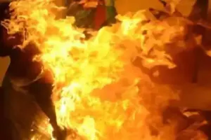 पत्नी को जिंदा जलाकर देखता रहा पति: हाईकोर्ट का सख्त फैसला- ‘मरते इंसान का बयान सबसे बड़ा सबूत’, उम्रकैद की सजा बरकरार