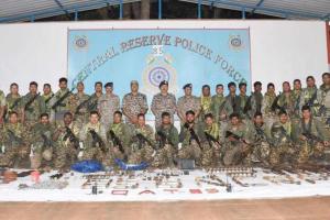 बीजापुर में सुरक्षाबलों की बड़ी सफलता: नक्सलियों के दो डंप ध्वस्त, भारी मात्रा में हथियार और विस्फोटक बरामद