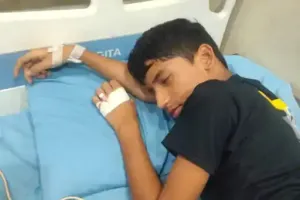 क्लासरूम में क्रूरता की हद: 4 थप्पड़ों ने छीनी बच्चे की सुनने की ताकत, राजनांदगांव में टीचर अरेस्ट