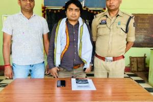 क्लीनिक बना सट्टे का अड्डा: IPL मैचों पर ऑनलाइन दांव, कवर्धा पुलिस ने दबिश देकर आरोपी को दबोचा