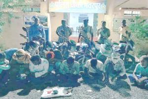 Mahasamund Gambling Raid: जुए की फड़ पर पुलिस का छापा, 9 जुआरी गिरफ्तार, नगदी-मोबाइल समेत लाखों की संपत्ति जब्त