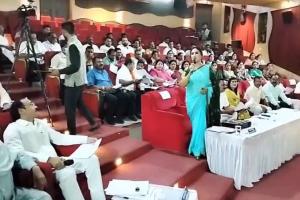 अपनों की ही बगावत से घिरीं मेयर पूजा विधानी, सत्ता के अहंकार में बोलीं- 'आपको मेयर निधि का हिसाब मांगने का अधिकार नहीं