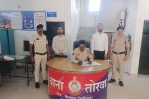 बिलासपुर में खाकी से पंगा: मस्तूरी गोलीकांड के फरार आरोपी को पकड़ने गई पुलिस से झूमाझपटी; बेटे-भतीजे ने घंटों नहीं खोला दरवाजा, अब खायेंगे जेल की हवा