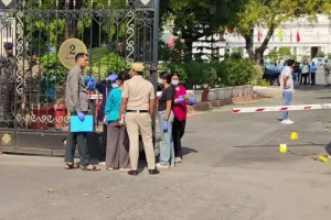 दिल्ली विधानसभा में सुरक्षा में बड़ी सेंध: बैरियर तोड़कर अंदर घुसी कार, ड्राइवर फरार, हाई अलर्ट पर पुलिस