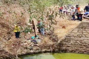 महासमुंद में मर्डर मिस्ट्री: बोरी में बंद युवक का सड़ा-गला शव कुएं से बरामद, पहचान मिटाने के लिए पत्थर से कुचला चेहरा