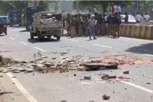 Noida Protest Day 5: सेक्टर 121 और फेज-2 में फिर भड़की हिंसा, पुलिस ने छोड़े आंसू गैस, 300 से ज्यादा गिरफ्तार, सुरक्षा चाक-चौबंद