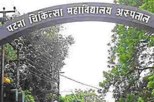 PMCH में लापरवाही की हद: एंबुलेंस में तड़पती रही 82 साल की महिला, स्ट्रेचर न मिलने से पहुंची कोमा में