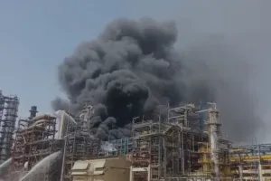 Rajasthan Refinery Blaze: उद्घाटन से ठीक पहले पचपदरा मेगा प्रोजेक्ट में भड़की भीषण आग, पीएम मोदी के कार्यक्रम से पहले सुरक्षा व्यवस्था पर उठे बड़े सवाल