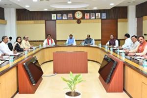 एक साथ कई बड़े फैसले: UCC पर कमेटी, महिलाओं को आधी स्टाम्प ड्यूटी, सैनिकों को छूट, साय कैबिनेट का बड़ा कदम