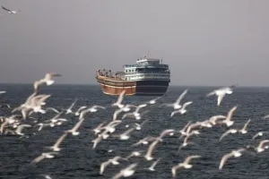 खाड़ी में फिर तनाव चरम पर: Hormuz Strait पर ईरान का यू-टर्न, अमेरिका पर समझौता तोड़ने का आरोप