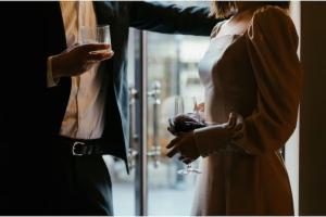 स्वीडन में हैवानियत की हद पार: पति ने पत्नी को 120 पुरुषों के साथ संबंध बनाने को किया मजबूर, पैसे के लिए चलाया घिनौना नेटवर्क