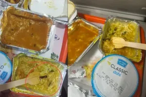 Vande Bharat Food Controversy: लग्जरी ट्रेन के खाने में निकले कीड़े, यात्रियों का हंगामा, IRCTC ने ठोका 10 लाख जुर्माना