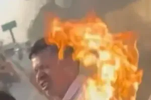 दुर्ग में रेप केस पर उग्र बवाल: गृहमंत्री का पुतला जलाने के दौरान पुलिसकर्मी झुलसा, कांग्रेस कार्यकर्ताओं पर FIR