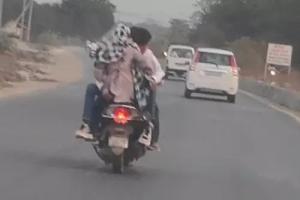बिलासपुर हाईवे पर खतरनाक स्टंट: चलती स्कूटी पर कपल का रोमांस वायरल, ट्रैफिक नियमों की खुली अनदेखी