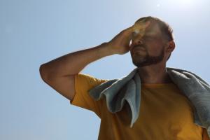 हीटवेव का डबल अटैक: अर्थव्यवस्था पर दबाव, बढ़ते मेडिकल खर्च और घटती उत्पादकता ने बढ़ाई चिंता