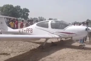 Aligarh Plane Emergency Landing: उड़ान के कुछ मिनट बाद ही बिगड़ा विमान, पायलटों की सूझबूझ से टला बड़ा हादसा