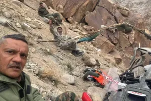 लद्दाख में सेना का चीता हेलीकॉप्टर क्रैश: मेजर जनरल सचिन मेहता समेत 3 घायल, हादसे की जांच शुरू