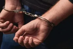 असम में भ्रष्टाचार पर बड़ा प्रहार: रिश्वत लेते रंगे हाथ पकड़ा गया ACS अधिकारी, छापों में मिला करोड़ों का कैश और निवेश का जाल