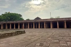 धार भोजशाला पर हाई कोर्ट का ऐतिहासिक फैसला: ‘मंदिर है भोजशाला’, मस्जिद पक्ष को अलग जमीन देने के निर्देश