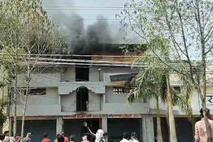 BREAKING: बिलासपुर में आग का तांडव! खाद्य तेल एजेंसी धू-धू कर जली, लाखों के नुकसान की आशंका