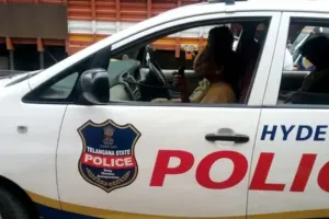 Hyderabad Murder Mystery: मुंह में ठूंसी नोटों की गड्डी, बंधे हाथ-पैर और गायब नौकरानी... रिटायर्ड IPS अफसर की पत्नी की हत्या से दहला जुबली हिल्स