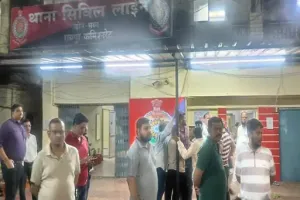 रायपुर में कानून के रखवालों पर हमला: शराब पीने से रोकने पर वकील को चाकुओं से गोदा, आधी रात थाने के बाहर फूटा गुस्सा